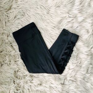 GapFit - GFast Cropped Lace-Back Leggings